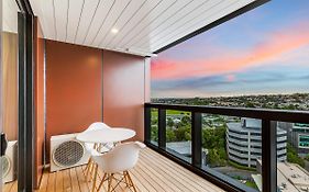 Stunning Ellerslie Apartment + Private Balcony