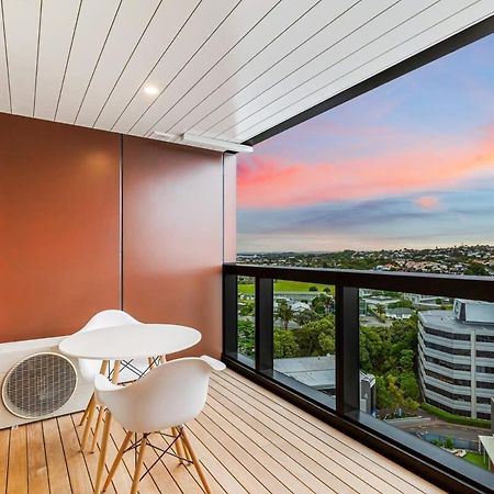 Stunning Ellerslie Apartment + Private Balcony Auckland Exterior photo