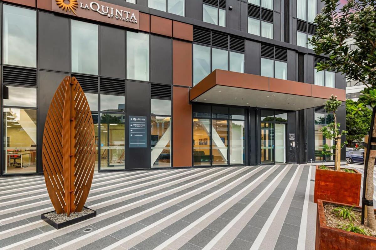 Stunning Ellerslie Apartment + Private Balcony Auckland Exterior photo
